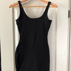 black bodycon dress